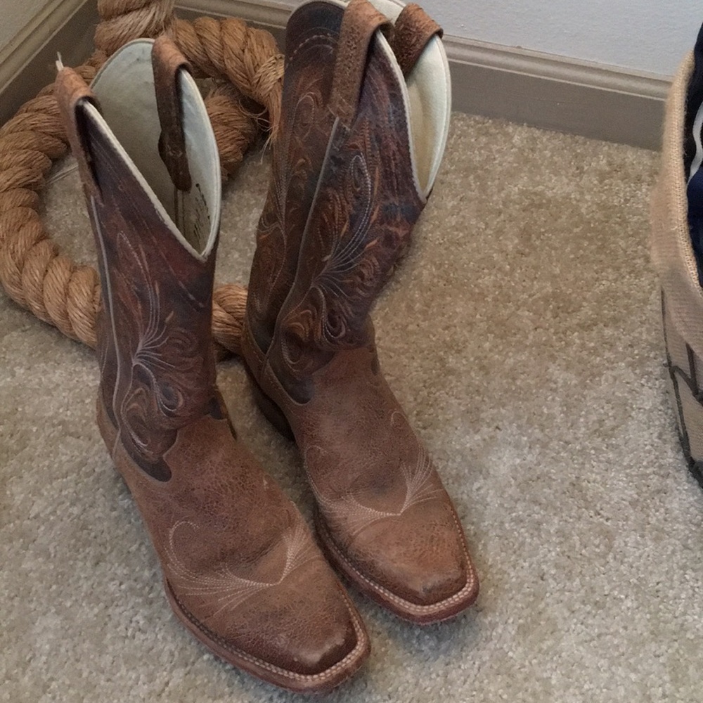 Women’s Ariat boots